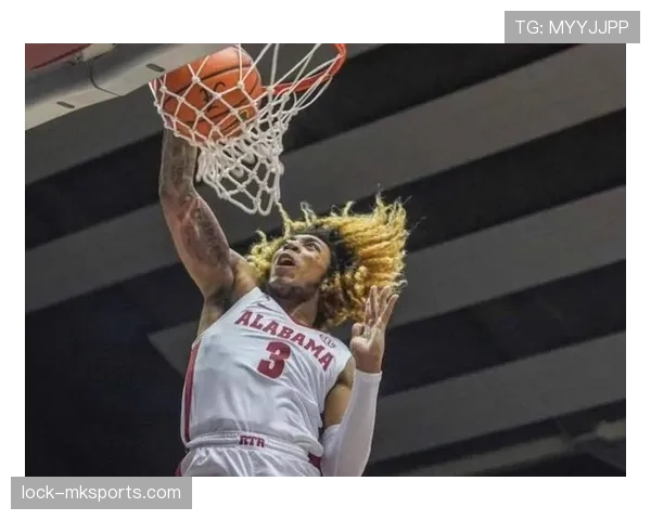 戴维斯续约在即，状态回暖助力球队竞争力提升，展现多面手潜力