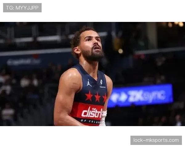 特雷·杨凌晨还默默健身，闹市里喊话“别打扰我”，不像篮球明星倒像冷血狠角色