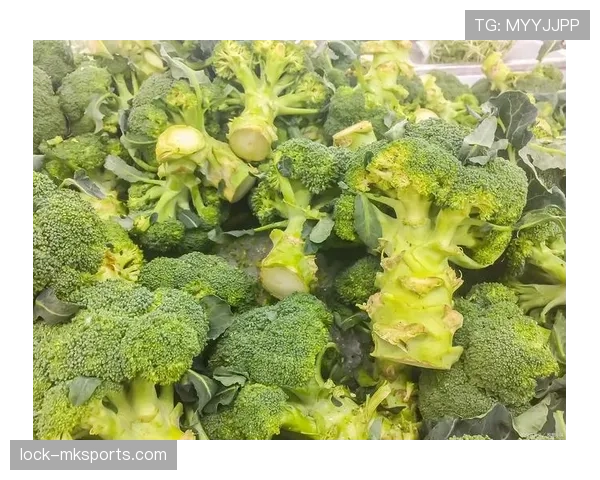 拉皮诺晒出冰箱里只有一瓶蛋白粉和半颗西兰花，网友：这哪是球星，简直是修仙