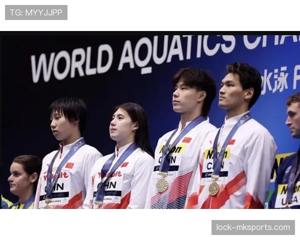 覃海洋训练完直接啃鸡腿，这自律和放纵的切换也太真实了